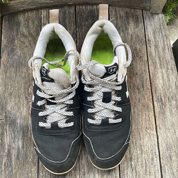 Under Armour baseball cleats.  Size youth 5.5.  Worn one season. - Picture 2 of 10